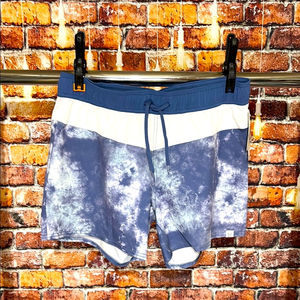 🔥 NEW w/ tags Roxy Blue and White Board Shorts with Tie-Dye Design women’s Large